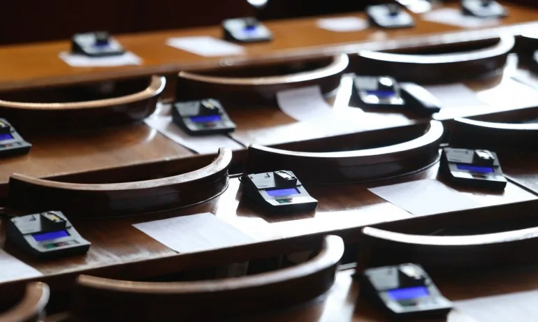 Екзакта: ГЕРБ води с 23, 5 %, три партии се борят за второто място - Tribune.bg