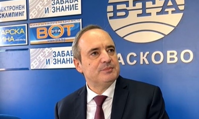 Проф. Герджиков чака Радев за дебата, него го няма (ВИДЕО) - Tribune.bg