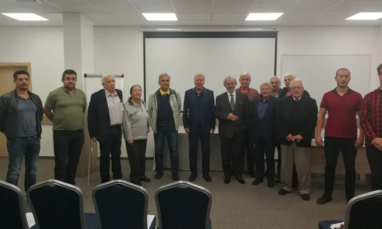 Александър Томов с писмо да Радев: Иска да изготвят обща алтернатива на бюджета и да го приемат след изборите - Tribune.bg