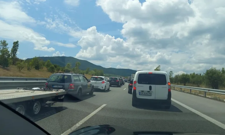 Движението при 88-и км на магистрала Струма към София е в една лента - Tribune.bg