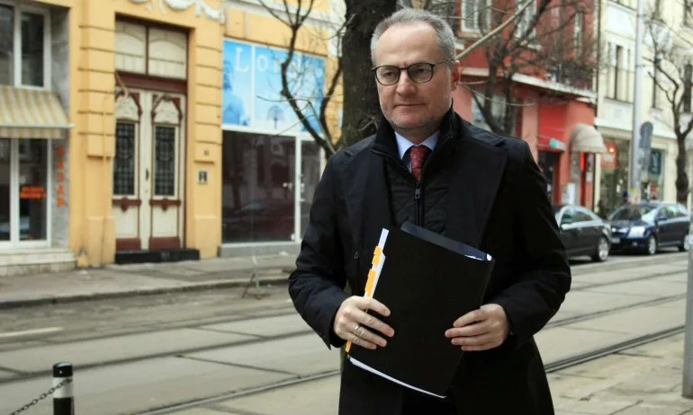 Правен свят: Жената на Лозан Панов употреби собственото си дете в кампанията срещу ВСС и кандидата за главен прокурор - Tribune.bg