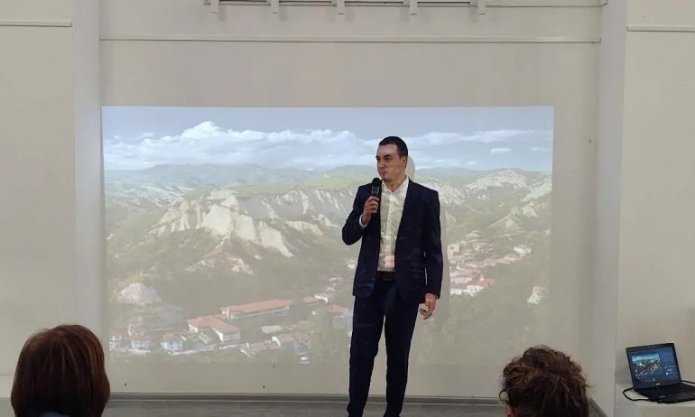 Зам.-министър Павлов дискутира Националната стратегия за младежта (2020-2030) #ЗаЕдно с младите хора на Сандански - Tribune.bg