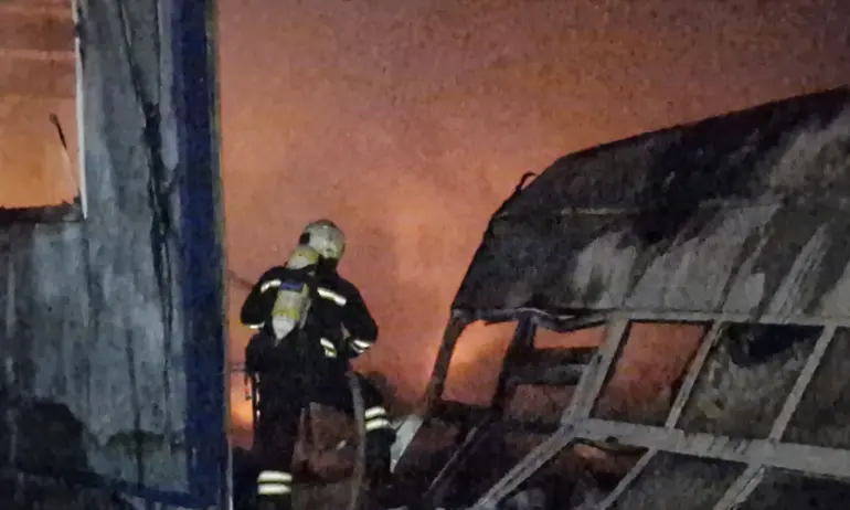 Пожар във фабрика за пелети в казанлъшкото село Дунавци - Tribune.bg
