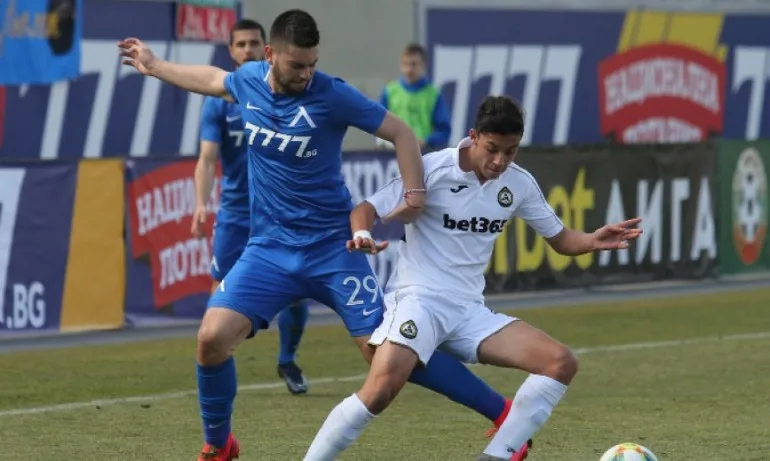 Филип Кръстев подписа с Манчестър Сити, остава в Славия до Нова година - Tribune.bg