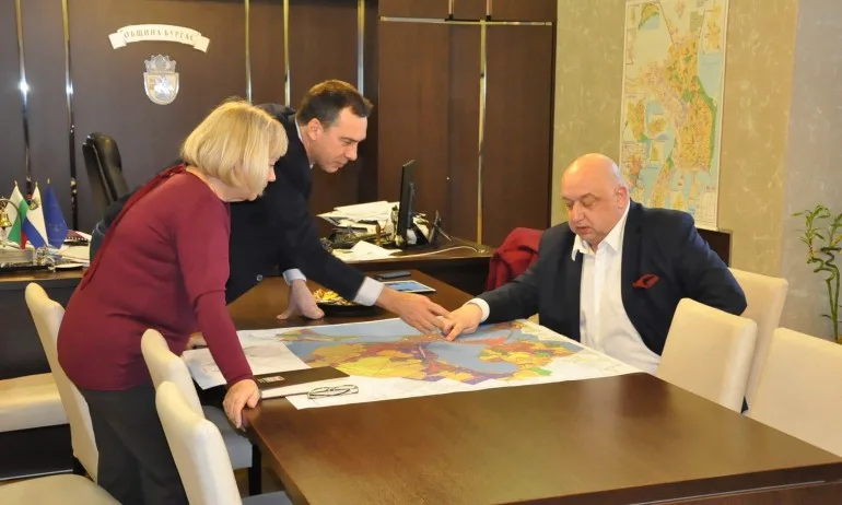 Кралев и кметът на Бургас обсъдиха възможностите за нов стадион в града - Tribune.bg
