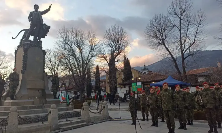 В Карлово почетоха паметта и подвига на Левски - Tribune.bg