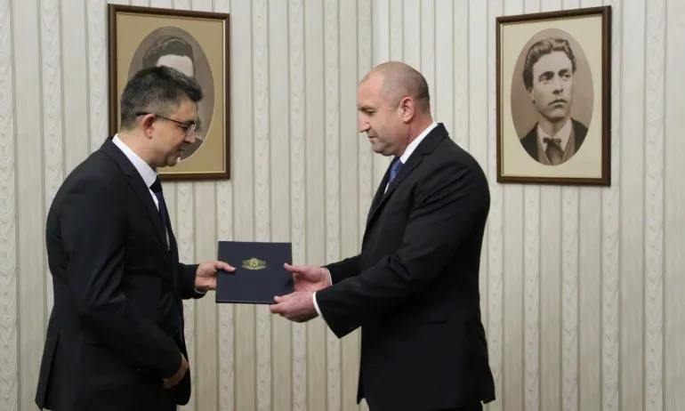 И лица на ДБ се присмяха на Николов: Млад меринджей, само в Али Експрес не е продавал бански! - Tribune.bg