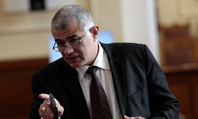 Гьоков спешно в НС, увеличават инвалидните пенсии - Tribune.bg