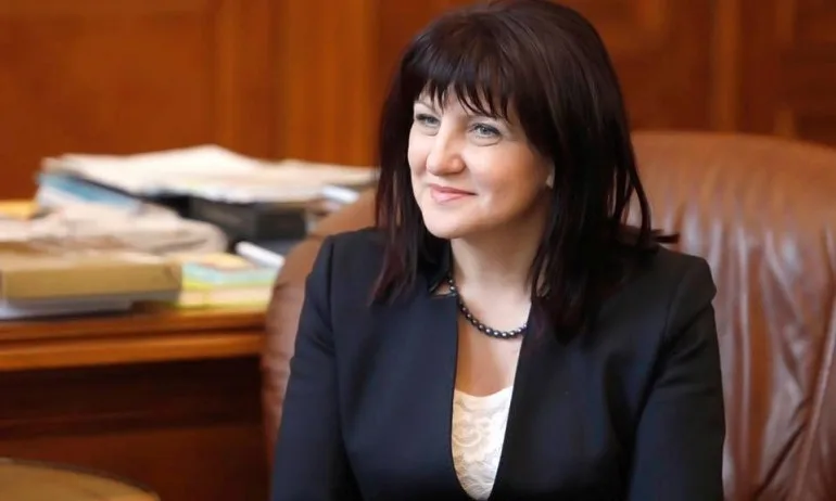 Караянчева: Изпратихме една добра за България година - Tribune.bg