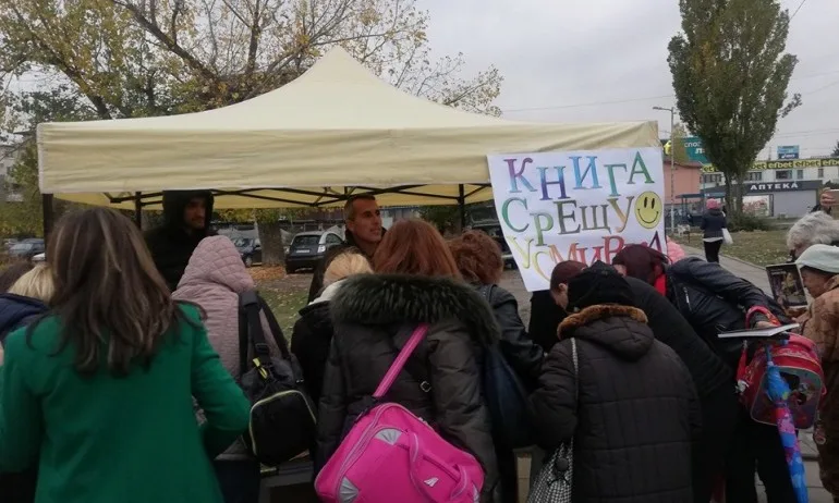 Милко Младенов: Книга срещу усмивка – подарихме над 1000 книги в Люлин - Tribune.bg