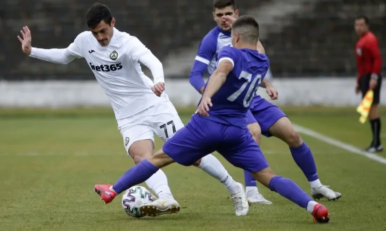 Славия и Етър не си вкараха гол в единствения за деня мач от Efbet лига - Tribune.bg