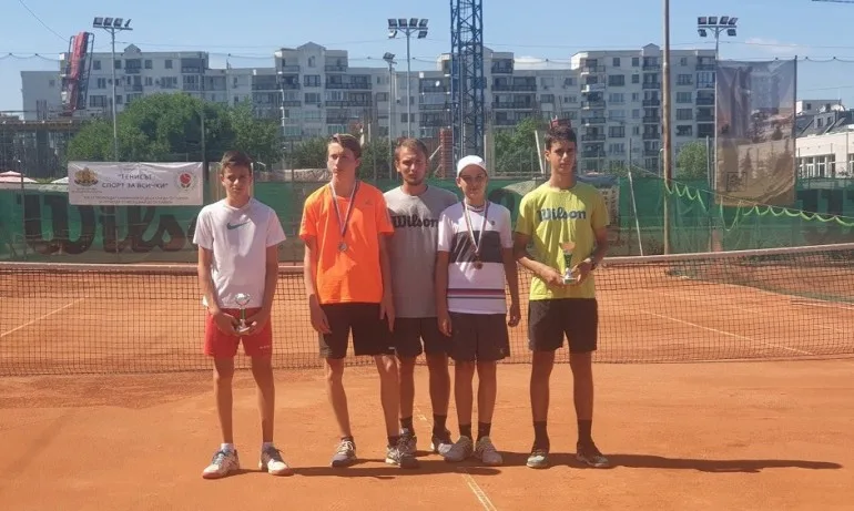 Хари Радков и Мая Александрова спечелиха Регионален турнир до 18 г. в София - Tribune.bg