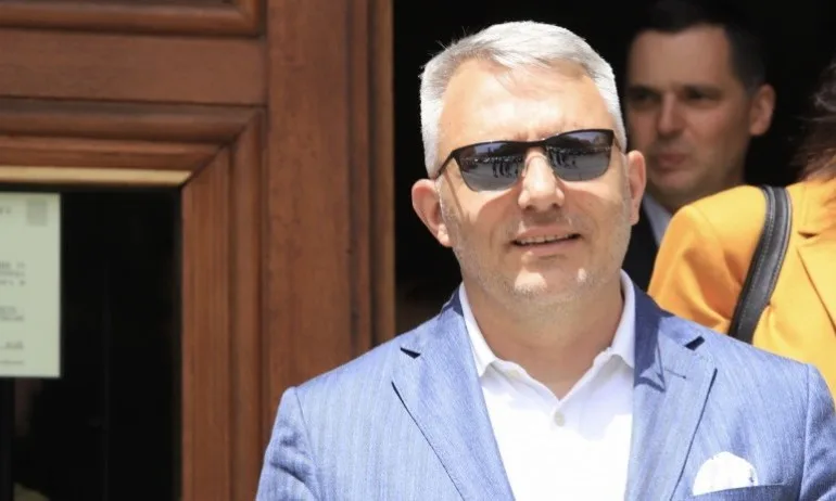 Хаджигенов публично се заплашва с дясната ръка на Манолова - Tribune.bg