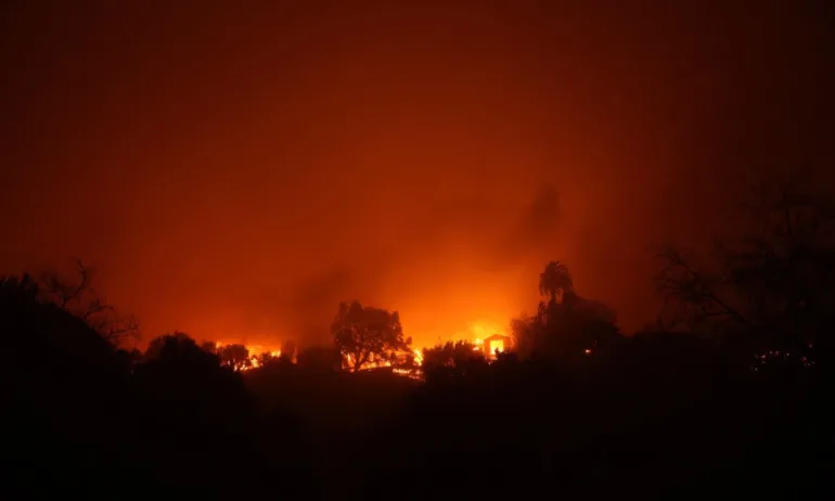 Нов пожар в Лос Анджелис вдигна пожарникарите под тревога - Tribune.bg