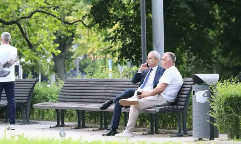 Лидерът на Възраждане на среща с Антон Кутев (СНИМКА) - Tribune.bg