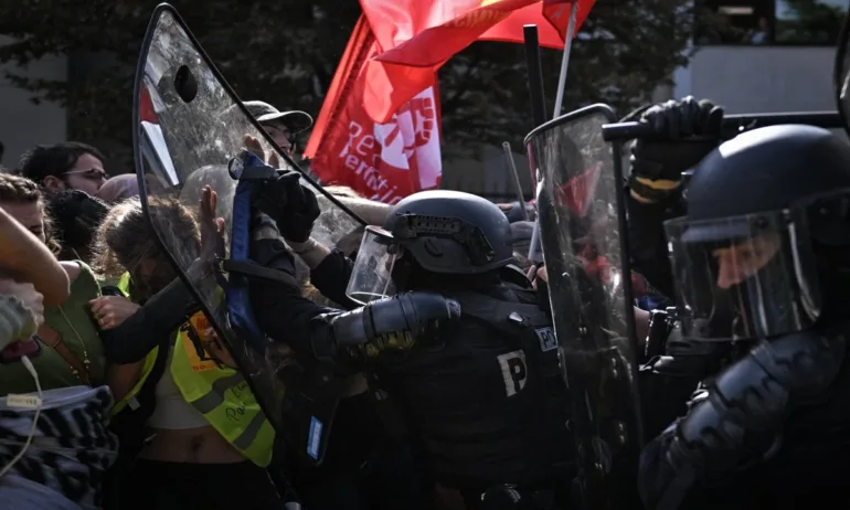 Задържаха български тийнейджър за побой над полицай при протестите във Франция - Tribune.bg