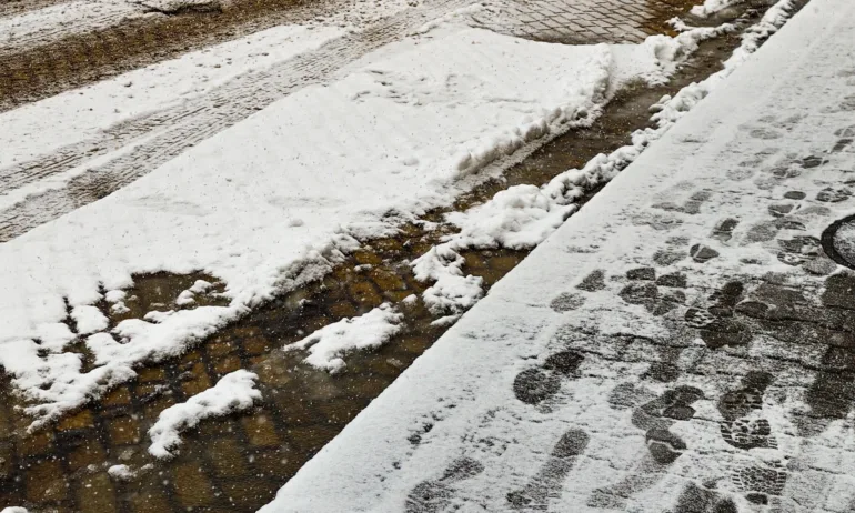 Поледицата в София вкара в Пирогов 17 души, общо 80 са потърсили помощ - Tribune.bg