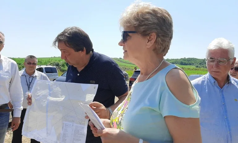 Комитова успокоява: Няма опасност нищо да се спре. Аз се грижа всеки ден за това нещо - Tribune.bg