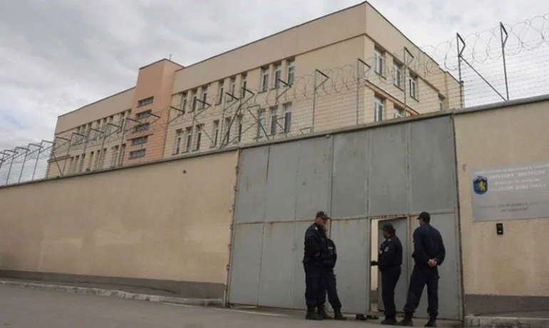 Криза в центъра за бежанци в Бусманци, препълнен и връщат мигранти - Tribune.bg