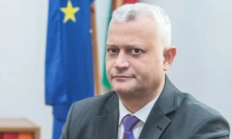 Емил Дечев: Политически активист е собственик на камиона, който запуши Хемус - Tribune.bg