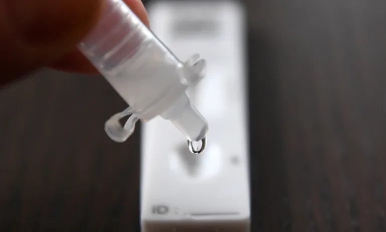 Скок на броя заразени с коронавирус – Новите случаи са 748, починали са трима - Tribune.bg