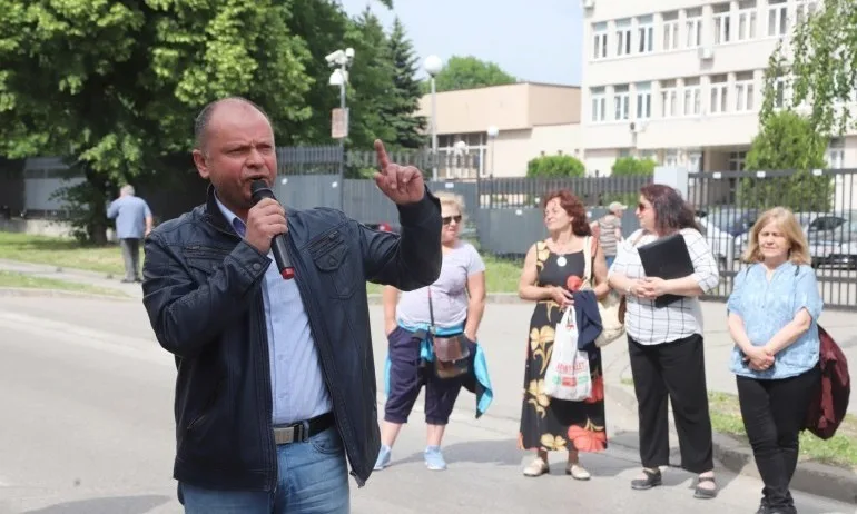 Зам.-министърът, който протестираше пред ДАНС, е бил уволнен - Tribune.bg