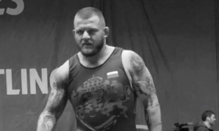 Стотици изпратиха с аплодисменти Николай Щерев - Tribune.bg