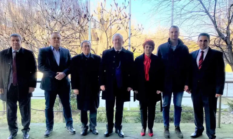 Отцепници от БСП-Пловдив с отворено писмо до Корнелия Нинова - Tribune.bg