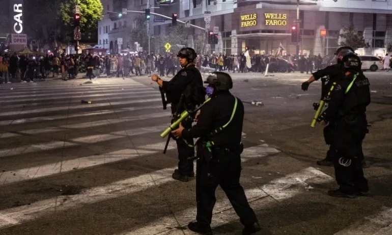 Вечерен час във Филаделфия след протестите и сблъсъците - Tribune.bg