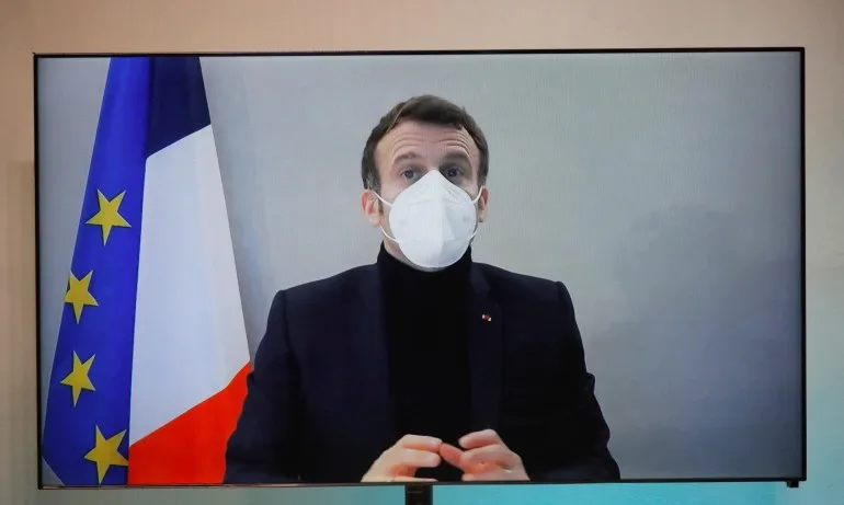 Макрон с висока температура и кашлица във Версай - Tribune.bg