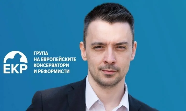 Кристиян Шкварек: Изпуснал съм момента, в който Иво Сиромахов е станал хленчещ градски либерал - Tribune.bg