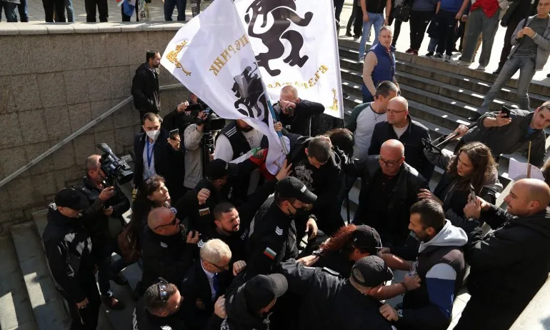 Втори бит министър от служебния кабинет на Радев, нападнаха Николай Денков (СНИМКИ) - Tribune.bg