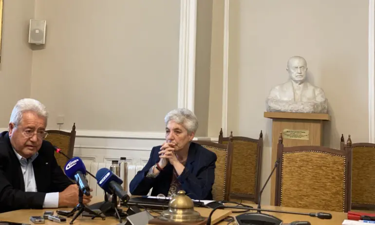 БАН притеснени за неграмотността в публичната реч след записа от съвета на ПП - Tribune.bg