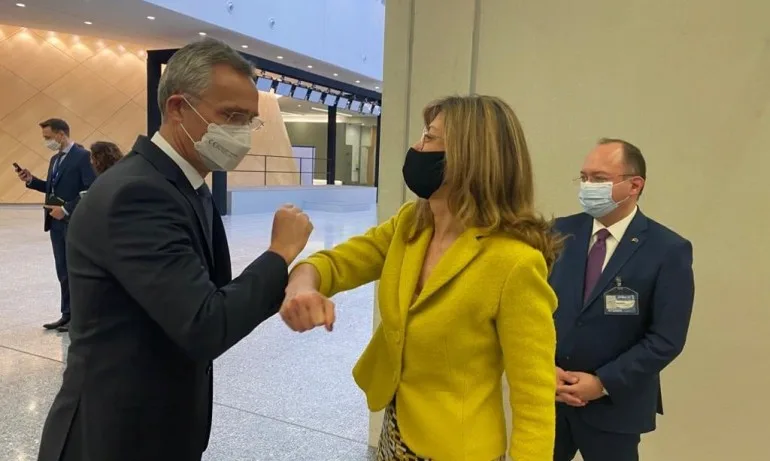 Захариева разговаря с Йенс Столтенберг за шпионския скандал у нас - Tribune.bg