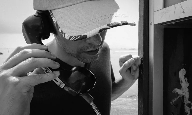 Задържаха трима телефонни измамници - Tribune.bg