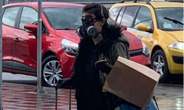 ПРЕДОЗИРАНЕ: Дама с противогаз шашна пътниците на Летище София - Tribune.bg