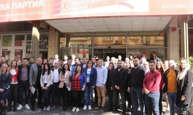 Нинова към младите социалисти: Чиста вода, въздух и храна – ваш основен приоритет - Tribune.bg