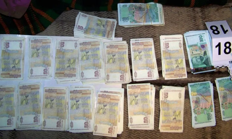Арестуваха лихвар, в дома му – лични карти, нотариални актове, пари, оръжия - Tribune.bg