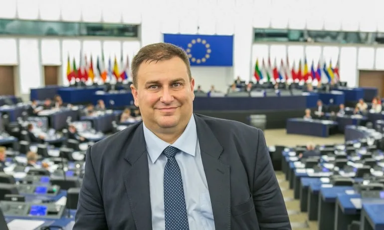 Емил Радев: ЕП отвори пътя за окончателното сваляне на мониторинга за България - Tribune.bg
