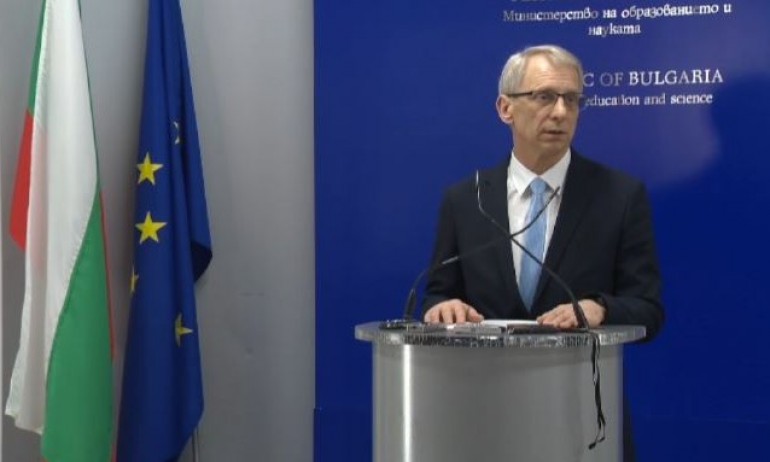 Денков потвърди: Няма да се затварят училищата, ще предложа по-дълга междусрочна ваканция - Tribune.bg