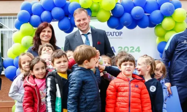 Зам.-министър Петър Младенов награди участниците в спортния празник на училище „Питагор“