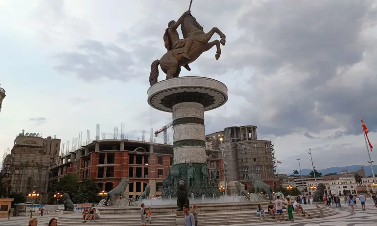 Масови сигнали за бомби в РМС, затвориха летището, училища, хотели и стадиони - Tribune.bg