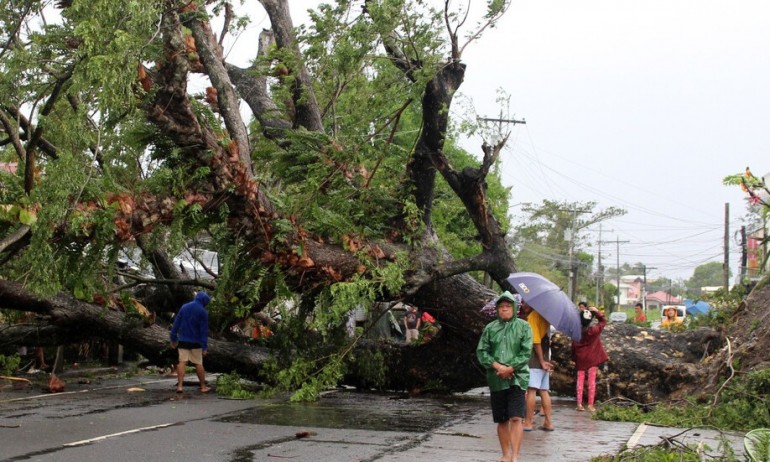 Мощен тайфун: Расте броят на жертвите във Филипините - Tribune.bg