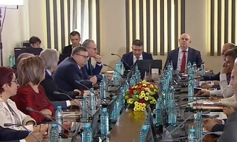 Във ВСС: Представиха доклади за отличните професионални качества на Гешев - Tribune.bg