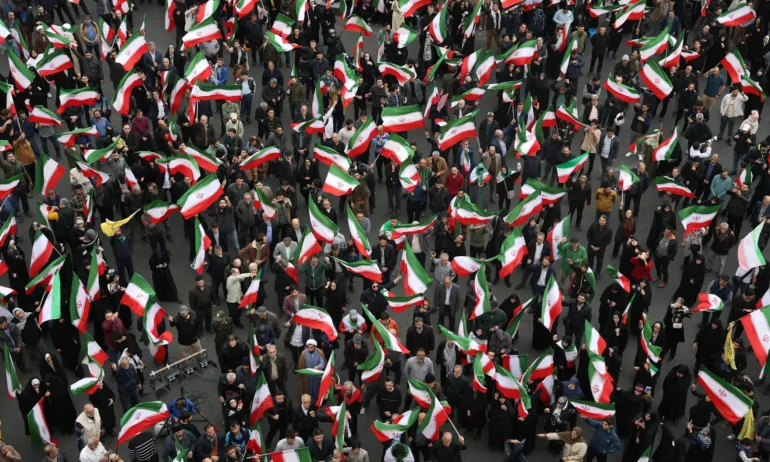 Иран твърди: десетки ученички загинали при удар по училище - Tribune.bg