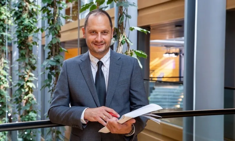 Петър Витанов: Левицата стои монолитно зад Радев, но той обедини много хора и отвъд нея - Tribune.bg