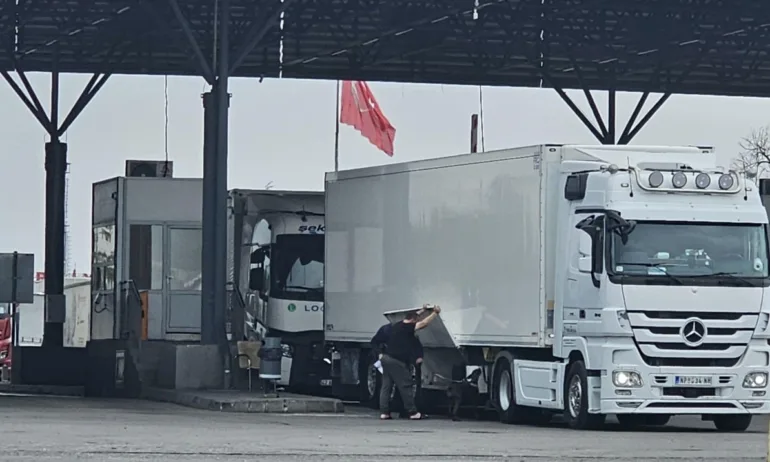 Контрабанда на техника и електронни цигари спряна на Капитан Андреево и Лесово - Tribune.bg