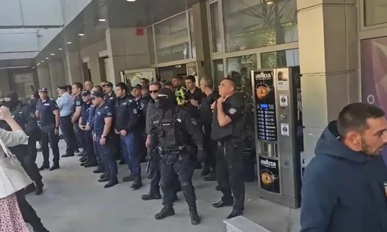 Близки на починалата Габриела нахлуха в болница Канев – намеси се полиция - Tribune.bg