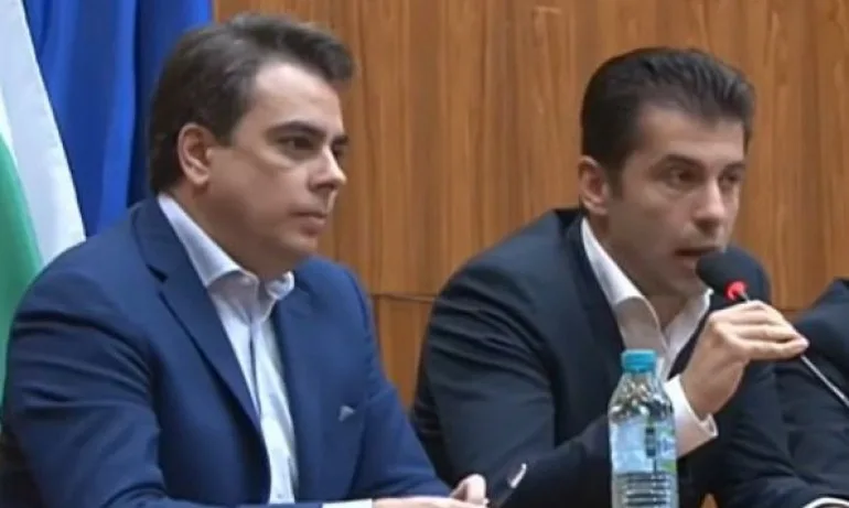 Александър Симов за партията на Петков и Василев: Бяха обсипани с толкова много медийно внимание и пудра, че вече не е ясно дали можем да видим истинските хора - Tribune.bg