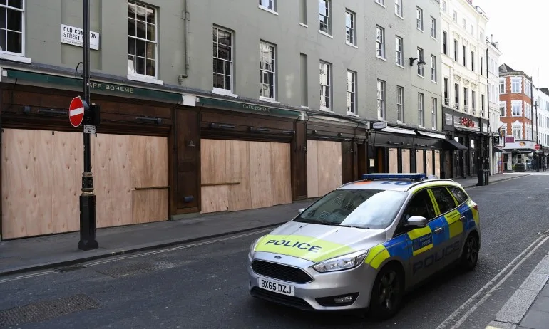 Полицията във Великобритания издирва фенове на Левски заради нацистки символи (СНИМКИ) - Tribune.bg